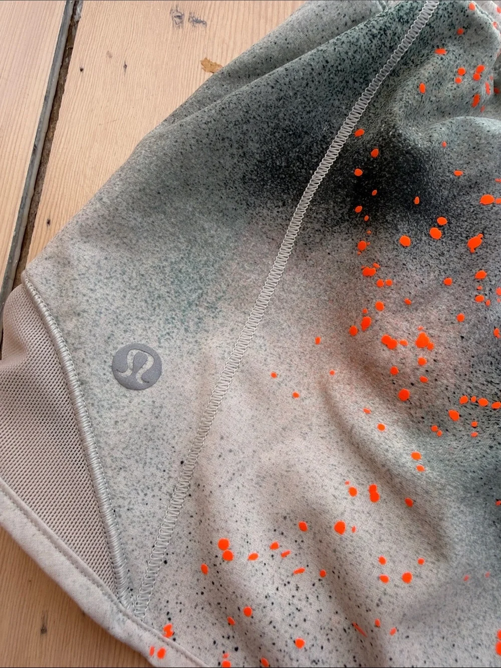 lululemon athletica gray Shorts with Green and Orange Splatter sz 4